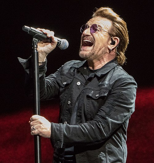 Bono tritt im Rahmen der Joshua Tree Tour 2017 in Indianapolis auf