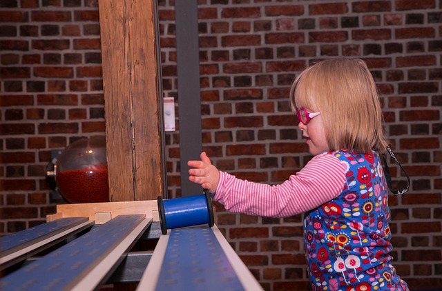 Ein Mädchen mit dem Down-Syndrom