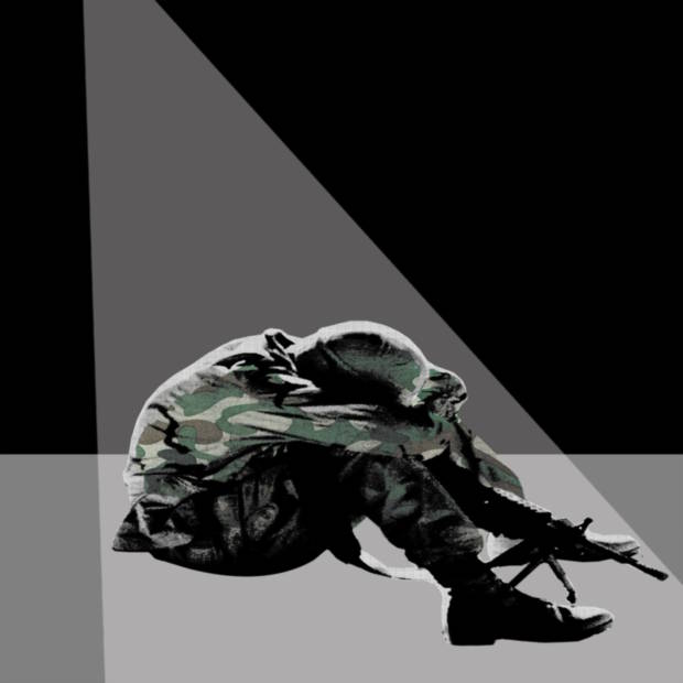 Soldat mit möglichen Belastungen nach einem traumatischen Erlebnis