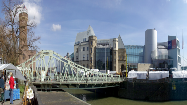 Rheinauhafen Köln Drehbrücke und Schokoladenmuseum
